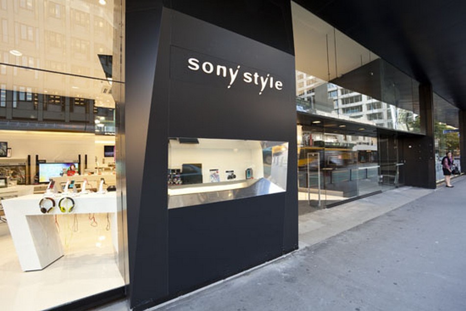 Illuminated Retail Store Signage - Sony Style
